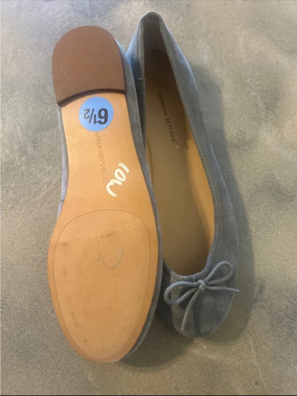 NWOT Banana Republic Gray Suede Ballet Flats with Bow Detail size 6.5